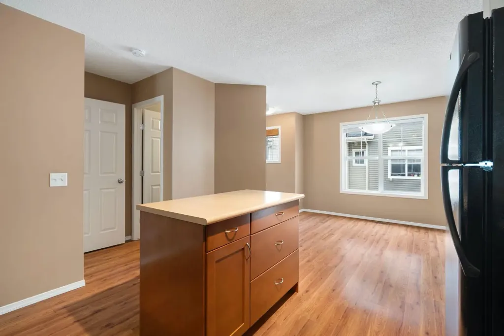 361 Elgin Gardens SE Calgary AB T2Z 4T5