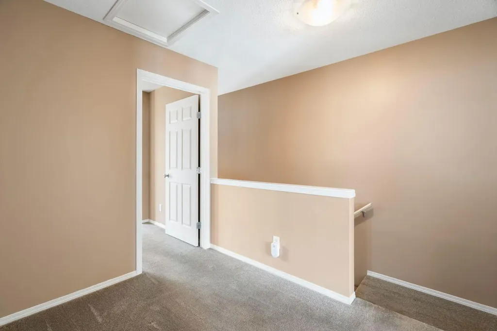 361 Elgin Gardens SE Calgary AB T2Z 4T5