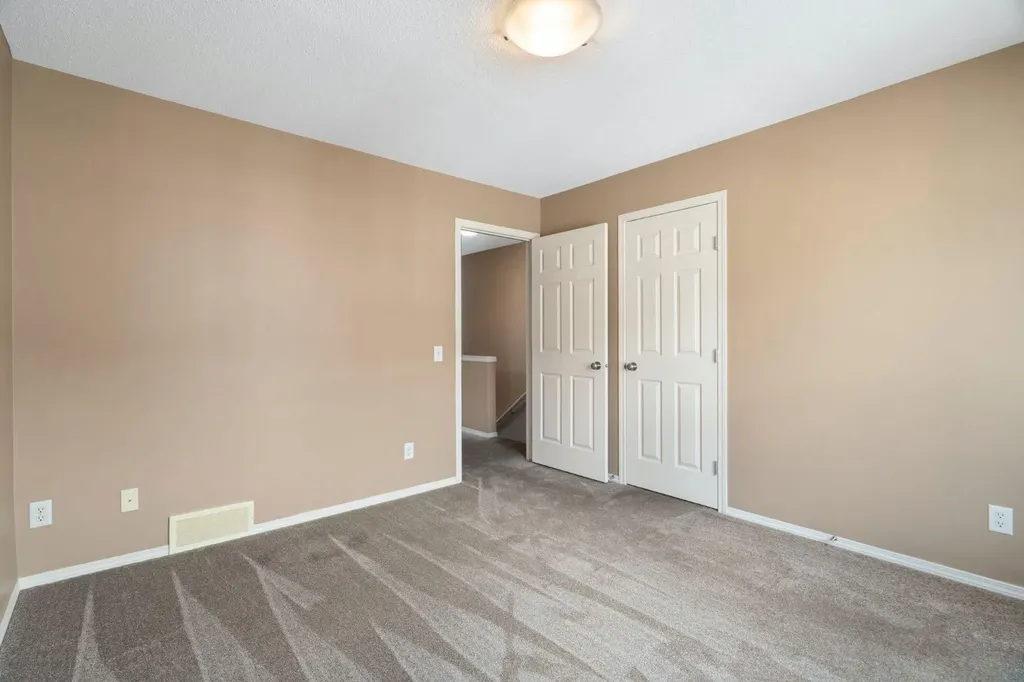 361 Elgin Gardens SE Calgary AB T2Z 4T5