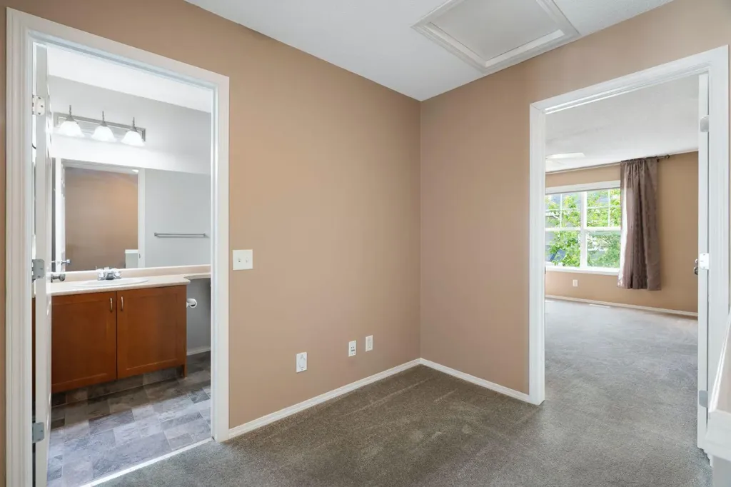 361 Elgin Gardens SE Calgary AB T2Z 4T5