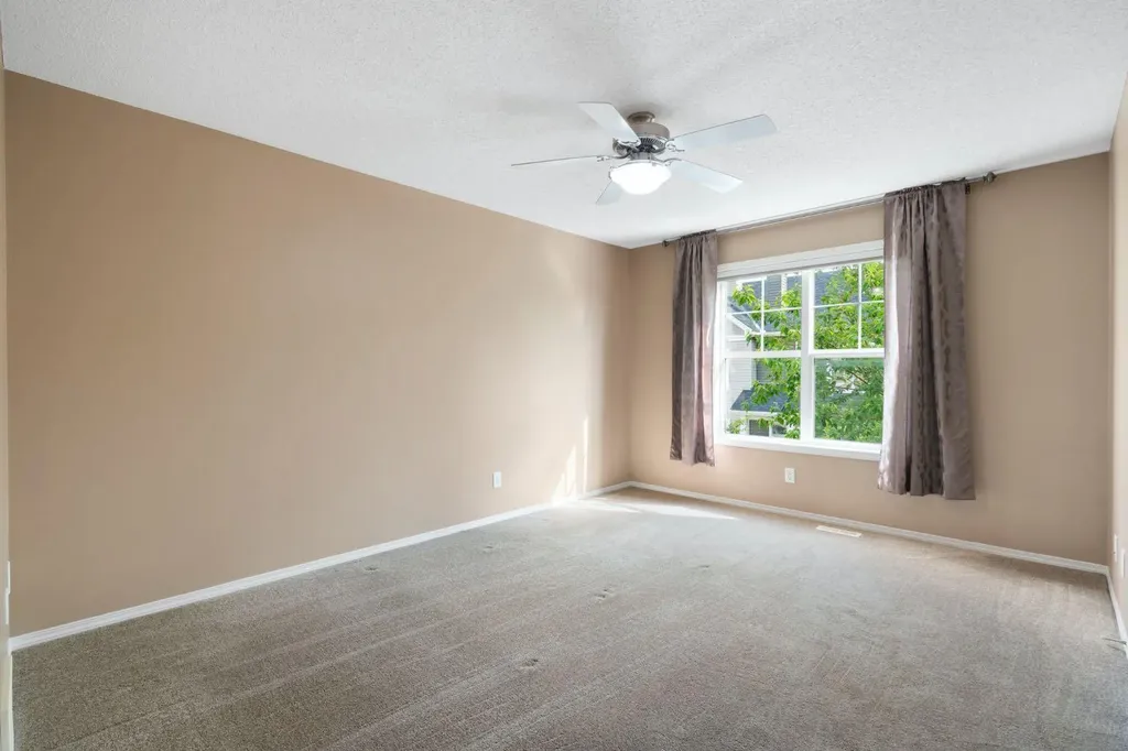 361 Elgin Gardens SE Calgary AB T2Z 4T5