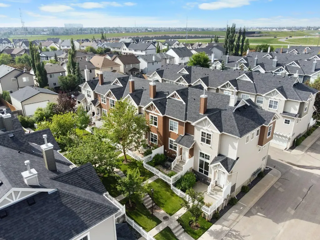 361 Elgin Gardens SE Calgary AB T2Z 4T5