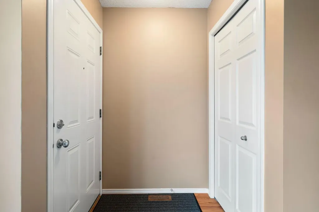 361 Elgin Gardens SE Calgary AB T2Z 4T5