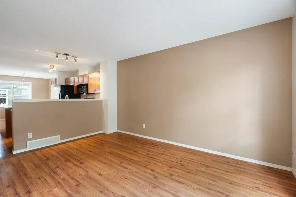 361 Elgin Gardens SE Calgary AB T2Z 4T5