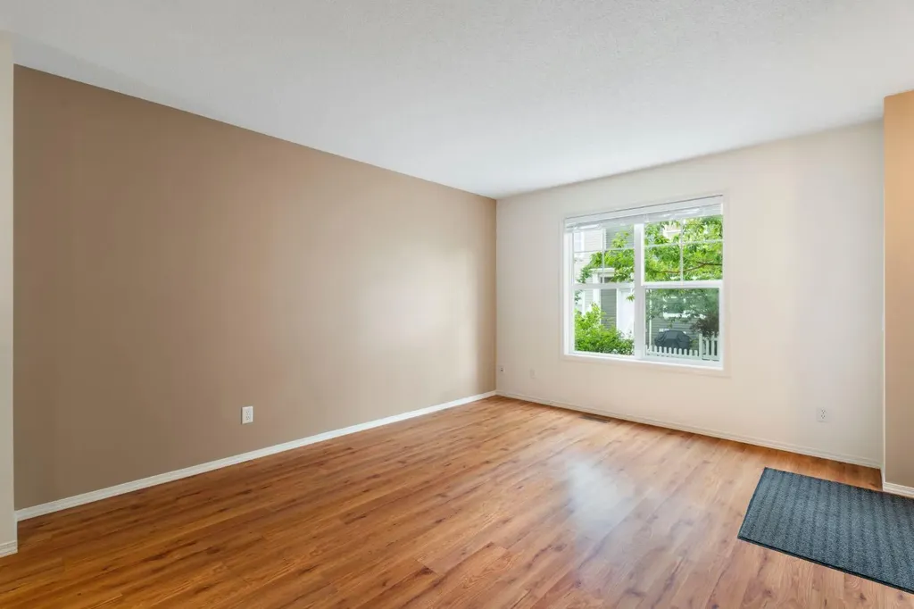 361 Elgin Gardens SE Calgary AB T2Z 4T5