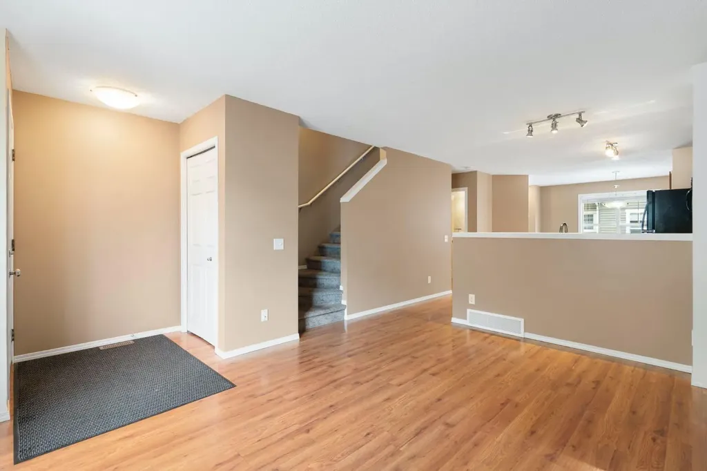 361 Elgin Gardens SE Calgary AB T2Z 4T5