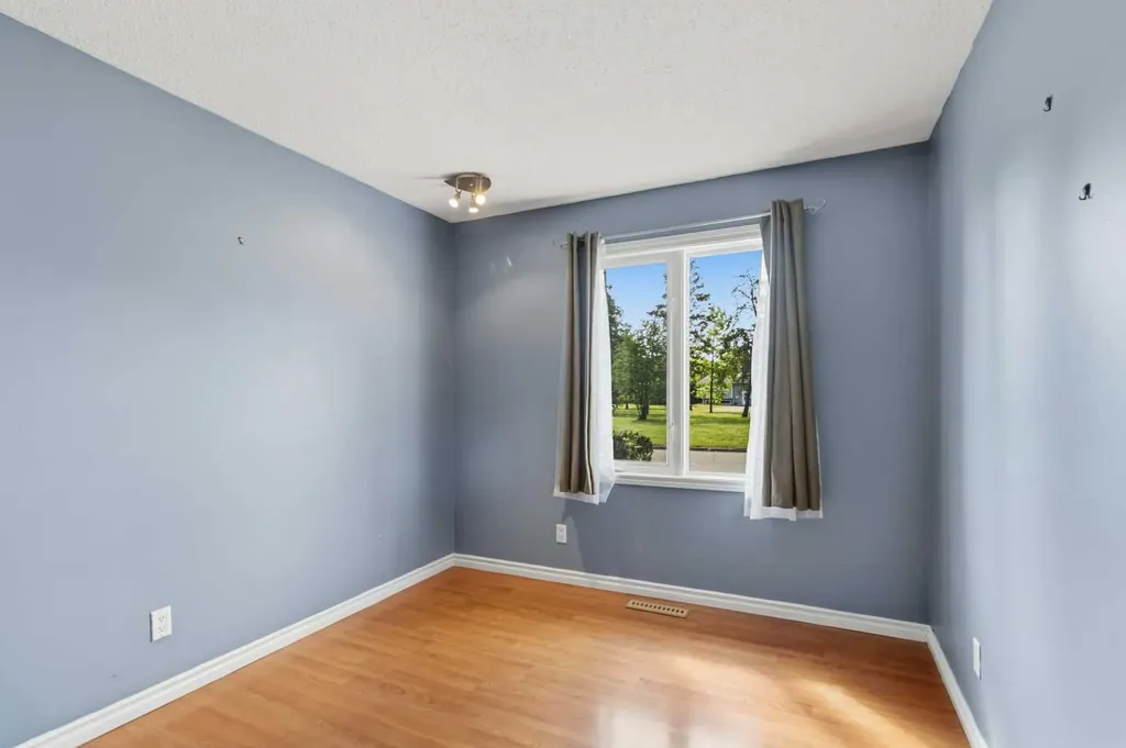 18 Clark Crescent Fort Mcmurray AB T9H 1M8