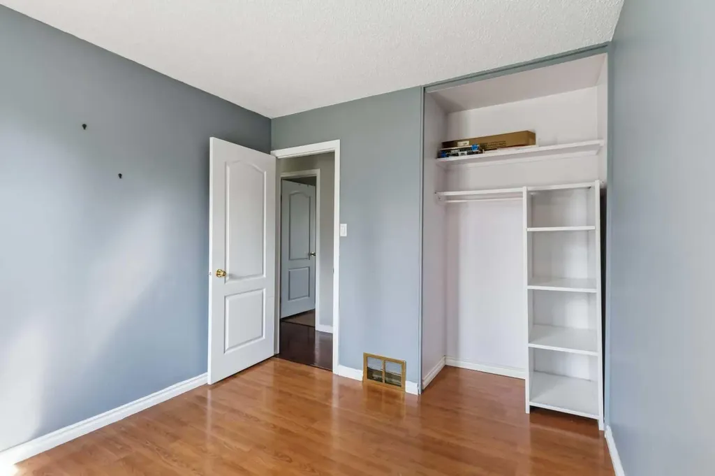 18 Clark Crescent Fort Mcmurray AB T9H 1M8