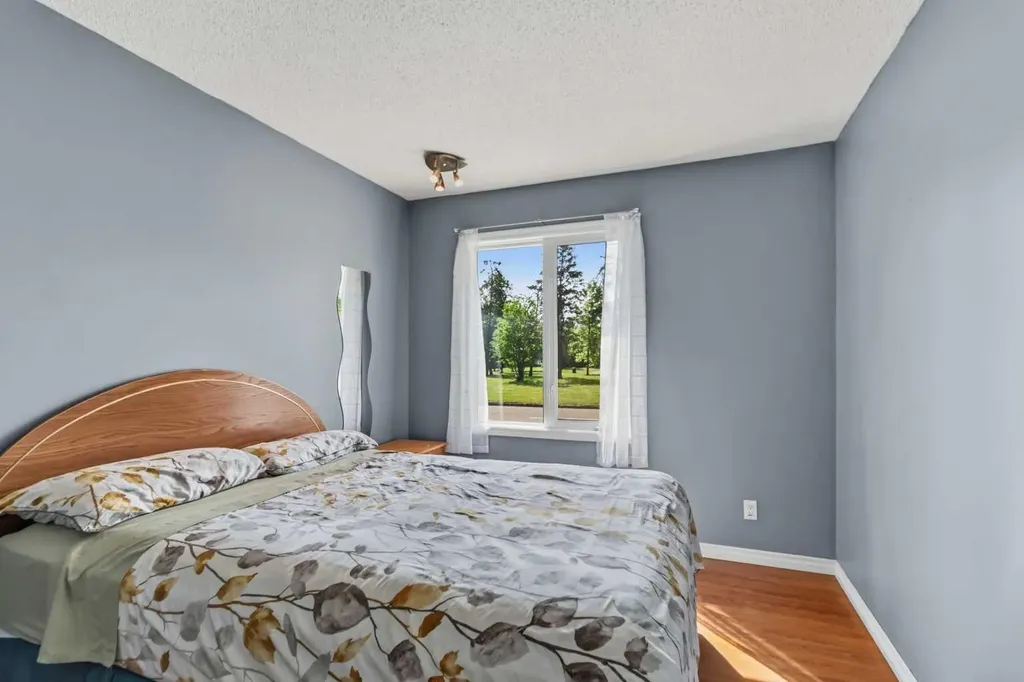 18 Clark Crescent Fort Mcmurray AB T9H 1M8