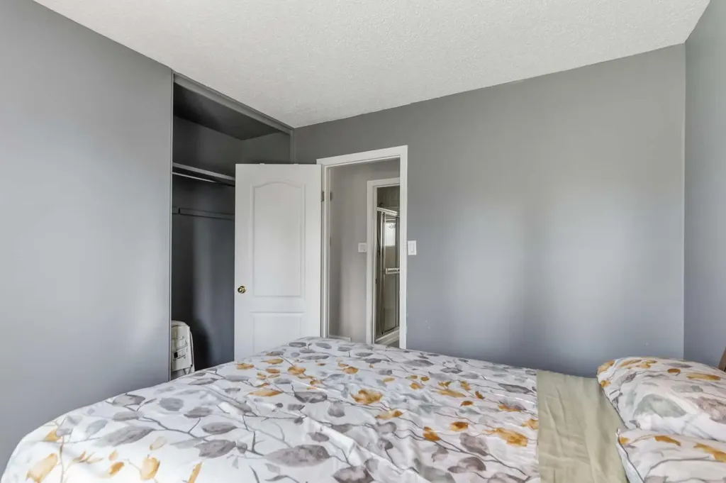 18 Clark Crescent Fort Mcmurray AB T9H 1M8
