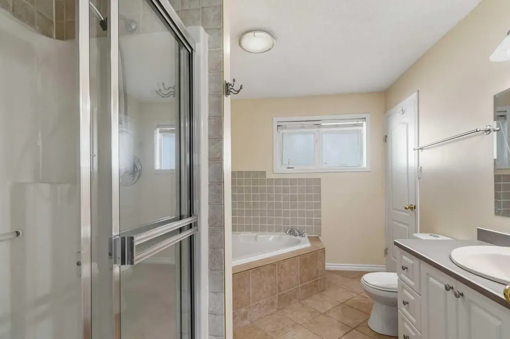 18 Clark Crescent Fort Mcmurray AB T9H 1M8