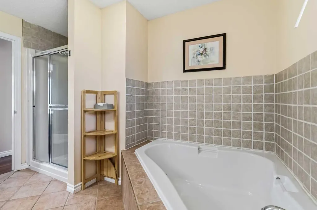 18 Clark Crescent Fort Mcmurray AB T9H 1M8