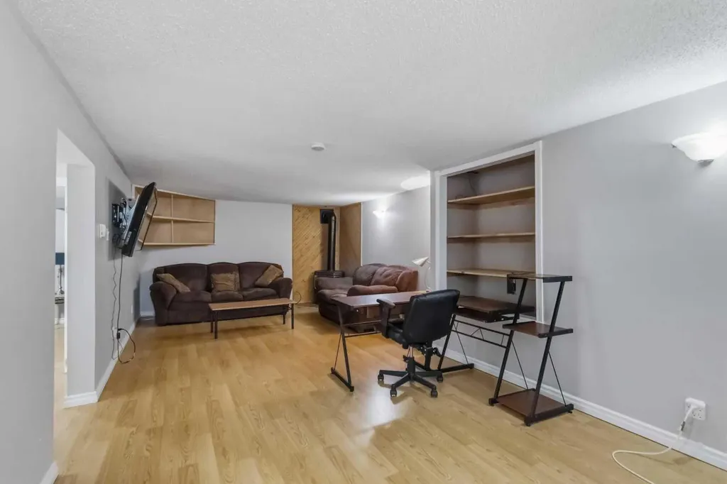 18 Clark Crescent Fort Mcmurray AB T9H 1M8