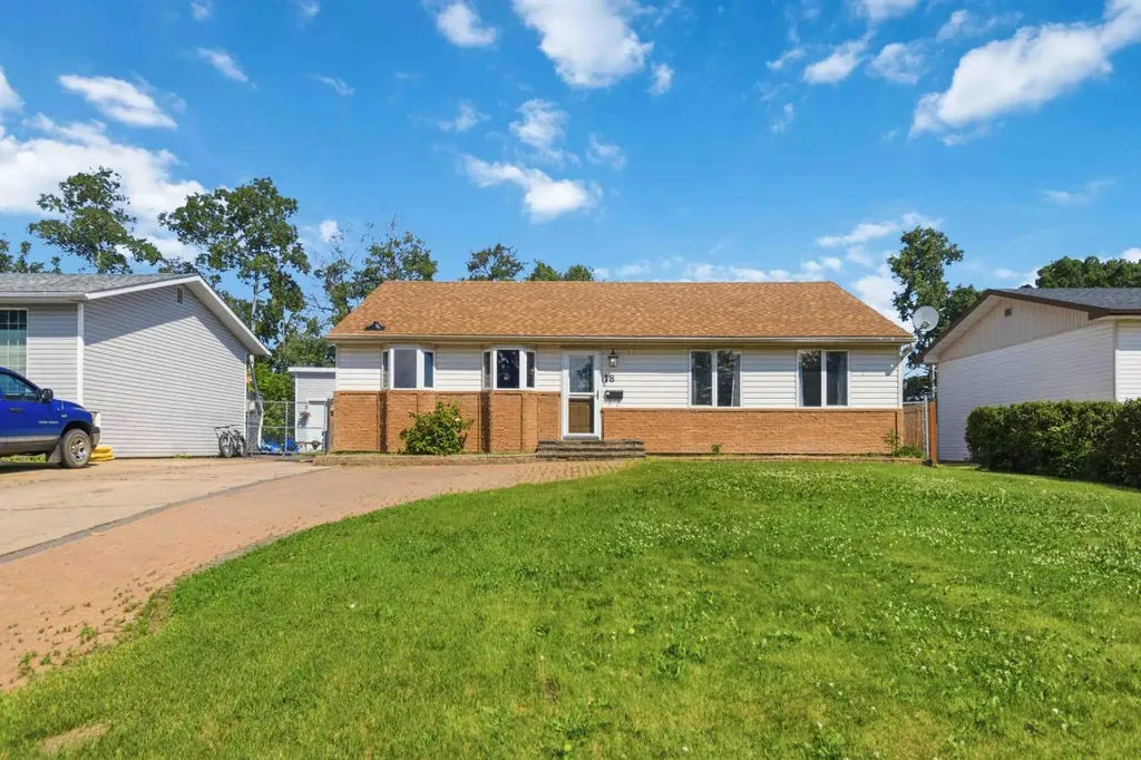 18 Clark Crescent Fort Mcmurray AB T9H 1M8