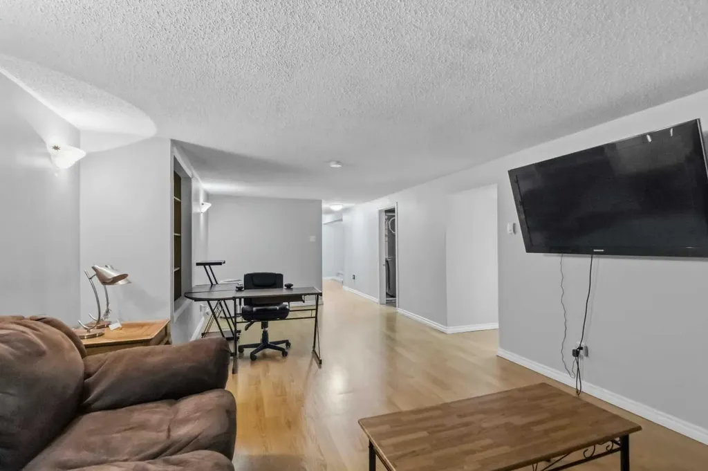 18 Clark Crescent Fort Mcmurray AB T9H 1M8
