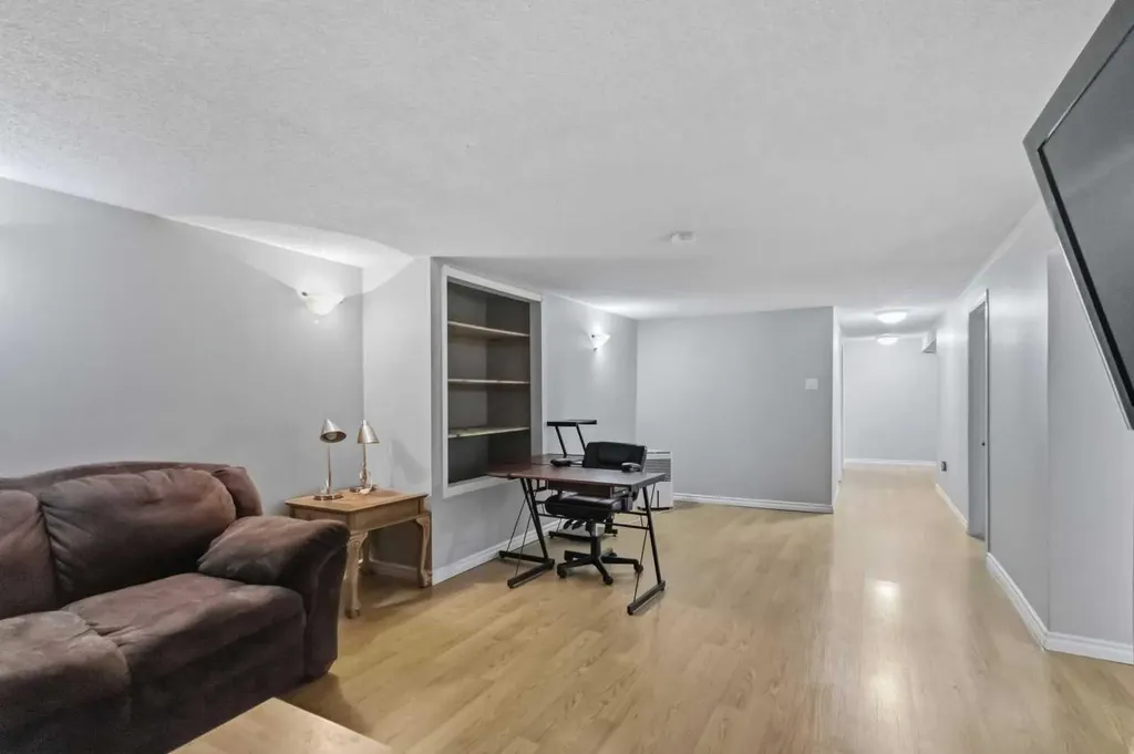 18 Clark Crescent Fort Mcmurray AB T9H 1M8