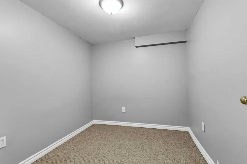18 Clark Crescent Fort Mcmurray AB T9H 1M8