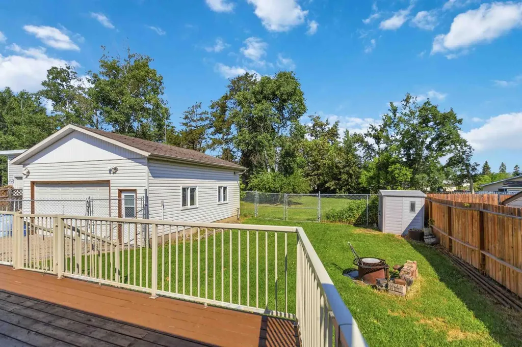 18 Clark Crescent Fort Mcmurray AB T9H 1M8