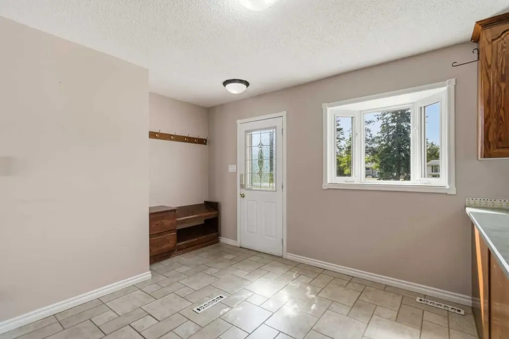18 Clark Crescent Fort Mcmurray AB T9H 1M8