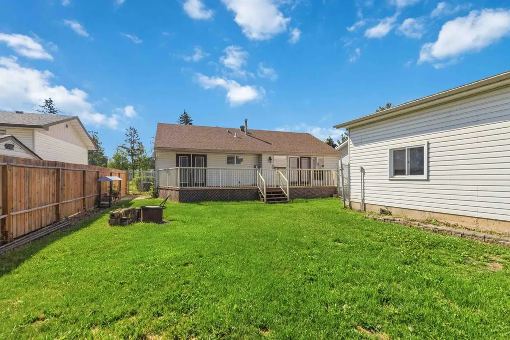 18 Clark Crescent Fort Mcmurray AB T9H 1M8