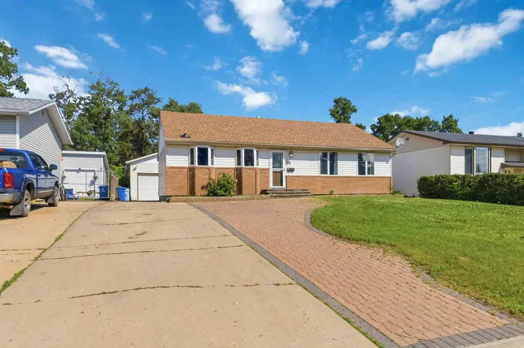 18 Clark Crescent Fort Mcmurray AB T9H 1M8