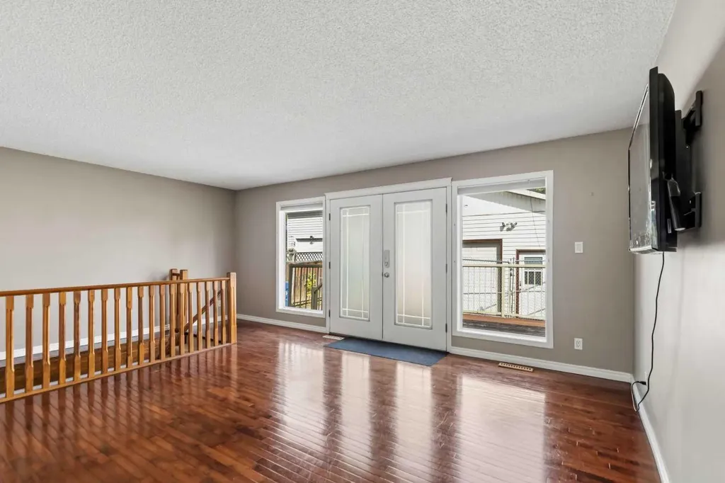 18 Clark Crescent Fort Mcmurray AB T9H 1M8