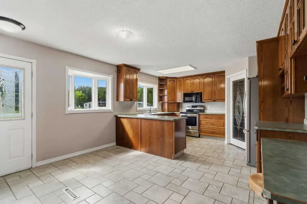 18 Clark Crescent Fort Mcmurray AB T9H 1M8