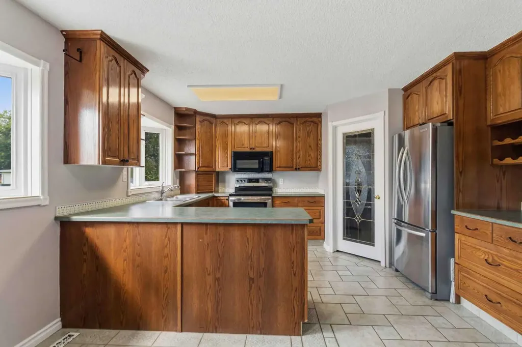 18 Clark Crescent Fort Mcmurray AB T9H 1M8