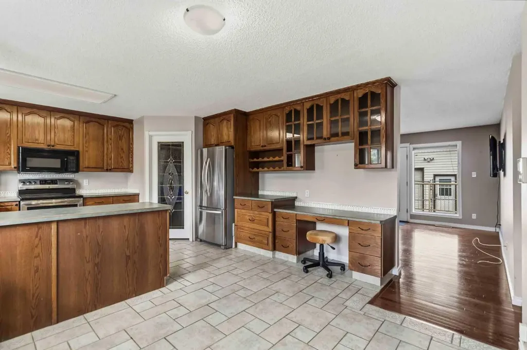 18 Clark Crescent Fort Mcmurray AB T9H 1M8