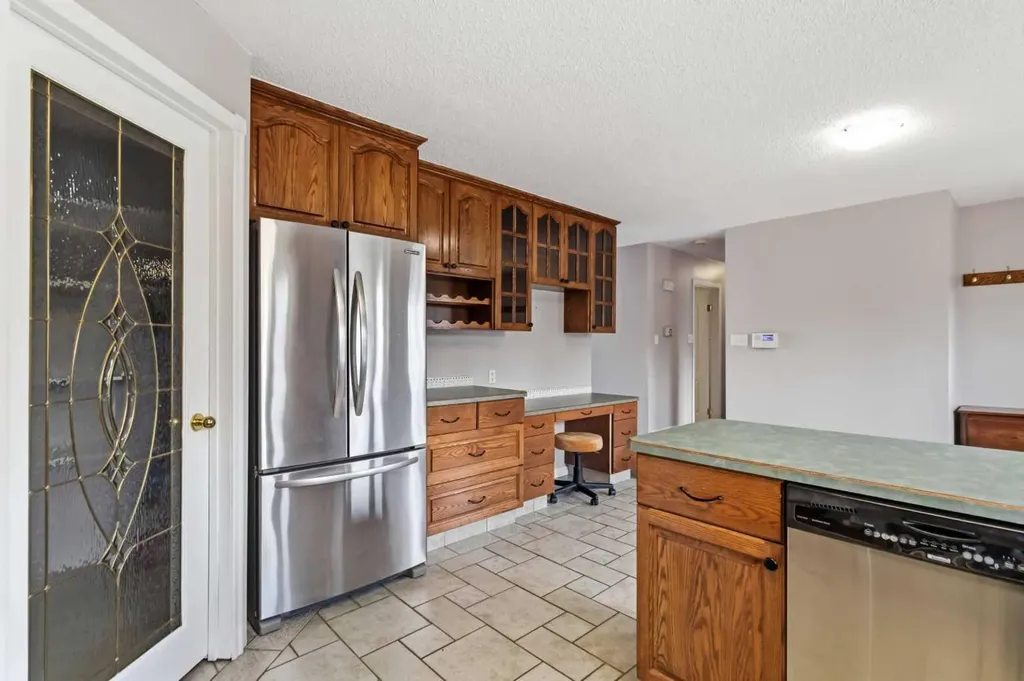 18 Clark Crescent Fort Mcmurray AB T9H 1M8