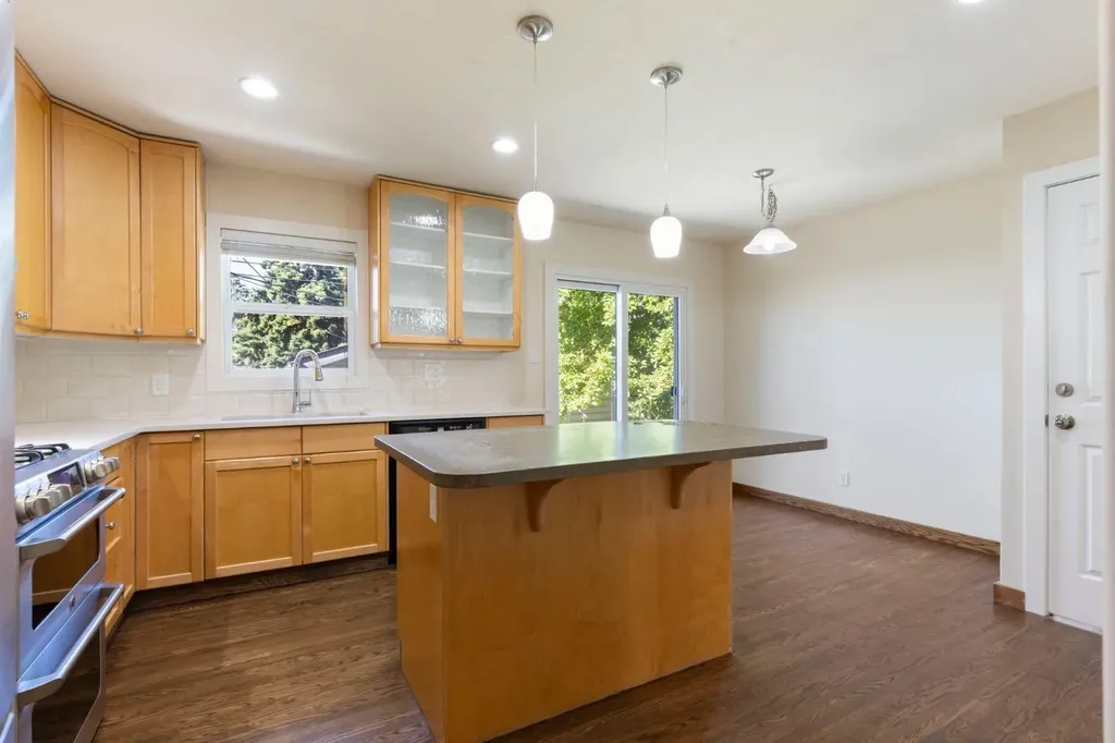 69 Winslow Crescent SW Calgary AB T3C 2R3