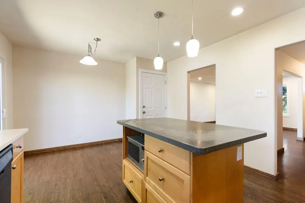69 Winslow Crescent SW Calgary AB T3C 2R3