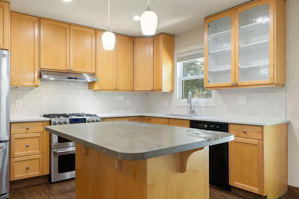 69 Winslow Crescent SW Calgary AB T3C 2R3