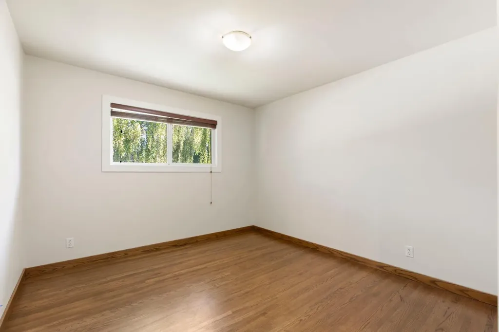 69 Winslow Crescent SW Calgary AB T3C 2R3