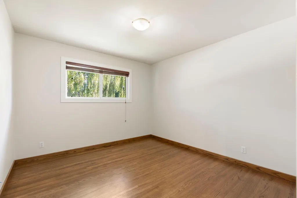 69 Winslow Crescent SW Calgary AB T3C 2R3