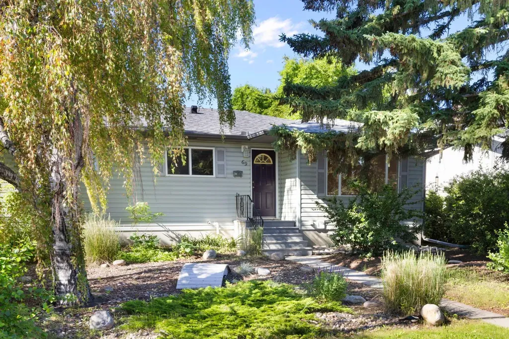 69 Winslow Crescent SW Calgary AB T3C 2R3