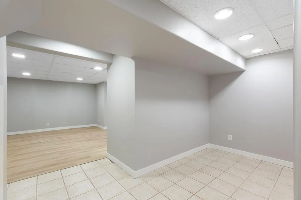 69 Winslow Crescent SW Calgary AB T3C 2R3