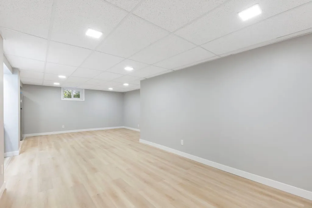 69 Winslow Crescent SW Calgary AB T3C 2R3