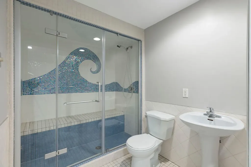 69 Winslow Crescent SW Calgary AB T3C 2R3