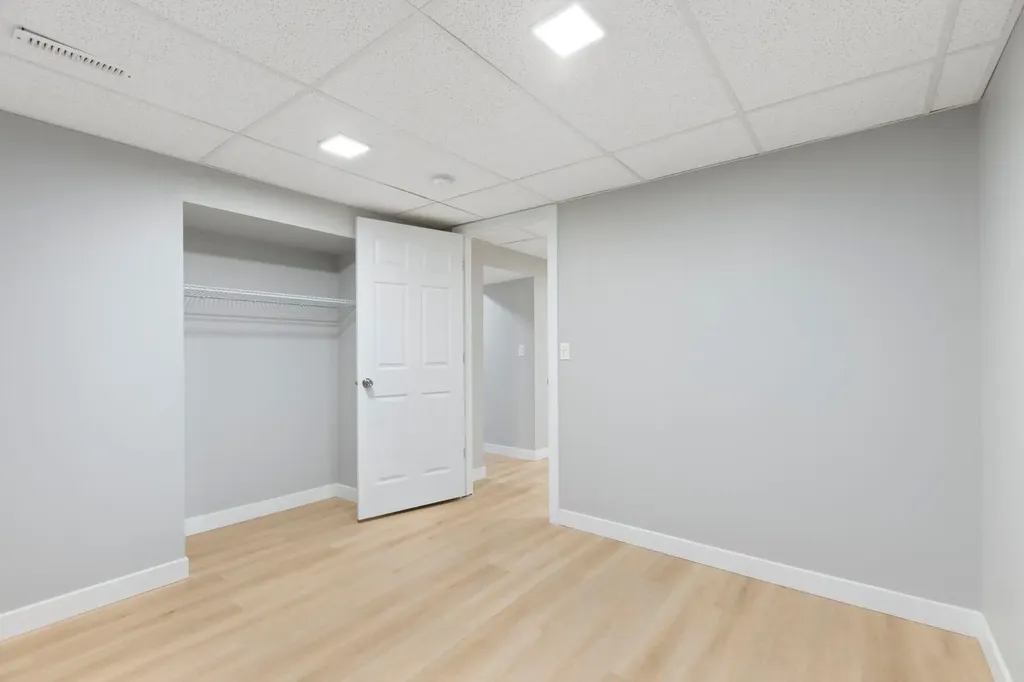 69 Winslow Crescent SW Calgary AB T3C 2R3