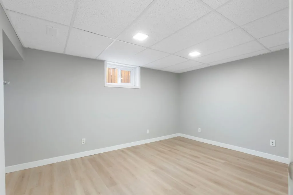 69 Winslow Crescent SW Calgary AB T3C 2R3