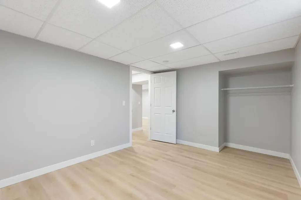 69 Winslow Crescent SW Calgary AB T3C 2R3