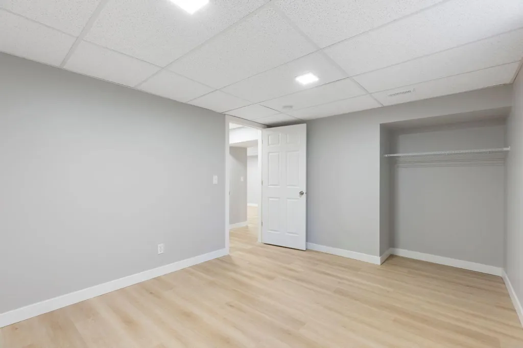 69 Winslow Crescent SW Calgary AB T3C 2R3