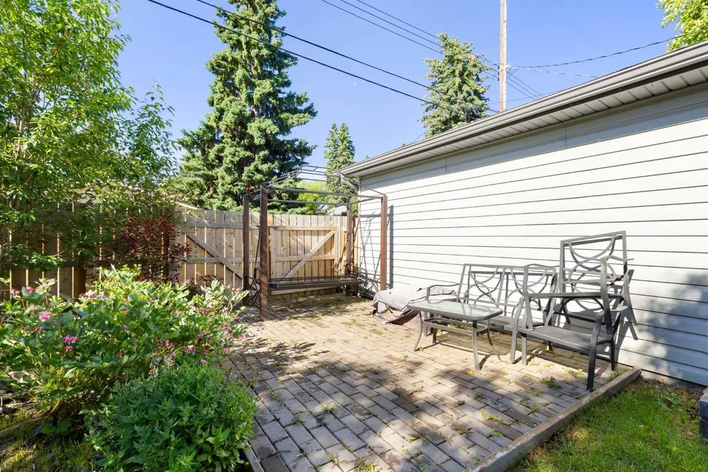 69 Winslow Crescent SW Calgary AB T3C 2R3