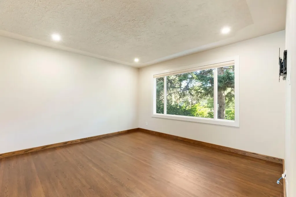 69 Winslow Crescent SW Calgary AB T3C 2R3