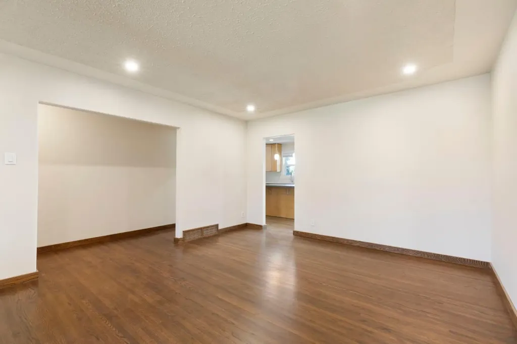 69 Winslow Crescent SW Calgary AB T3C 2R3