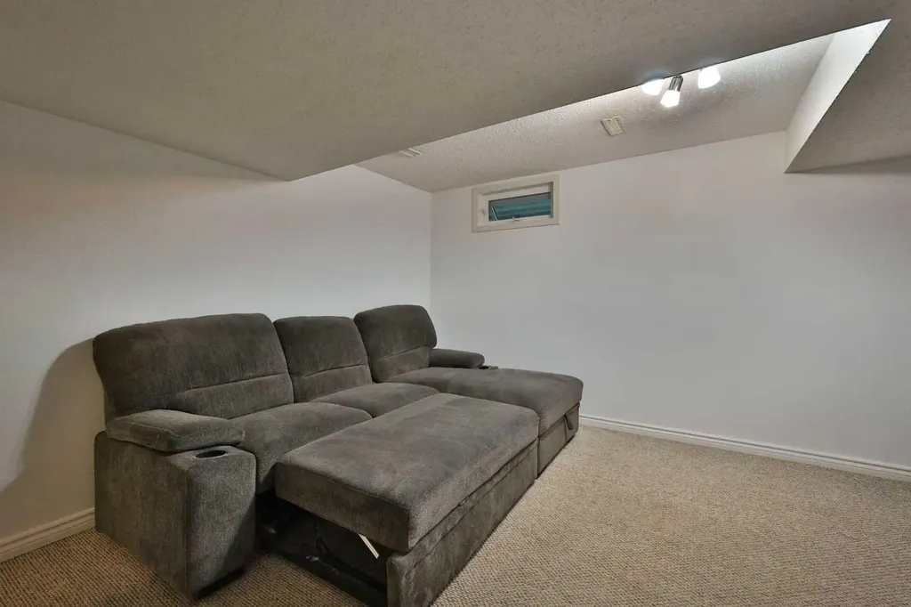 1618 St. George Road N Lethbridge AB T1H 5A1