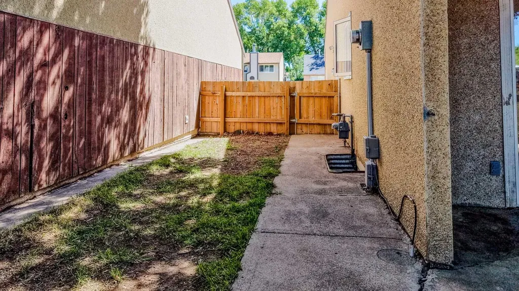 1618 St. George Road N Lethbridge AB T1H 5A1