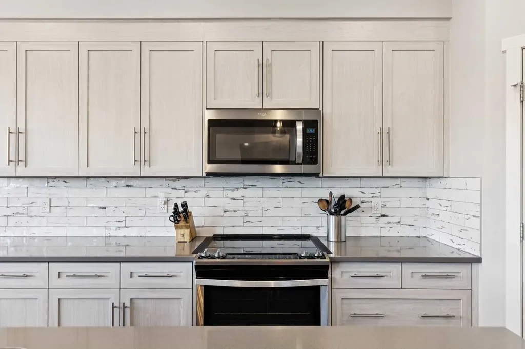 57 Crestridge Bay SW Calgary AB T3B 6H2