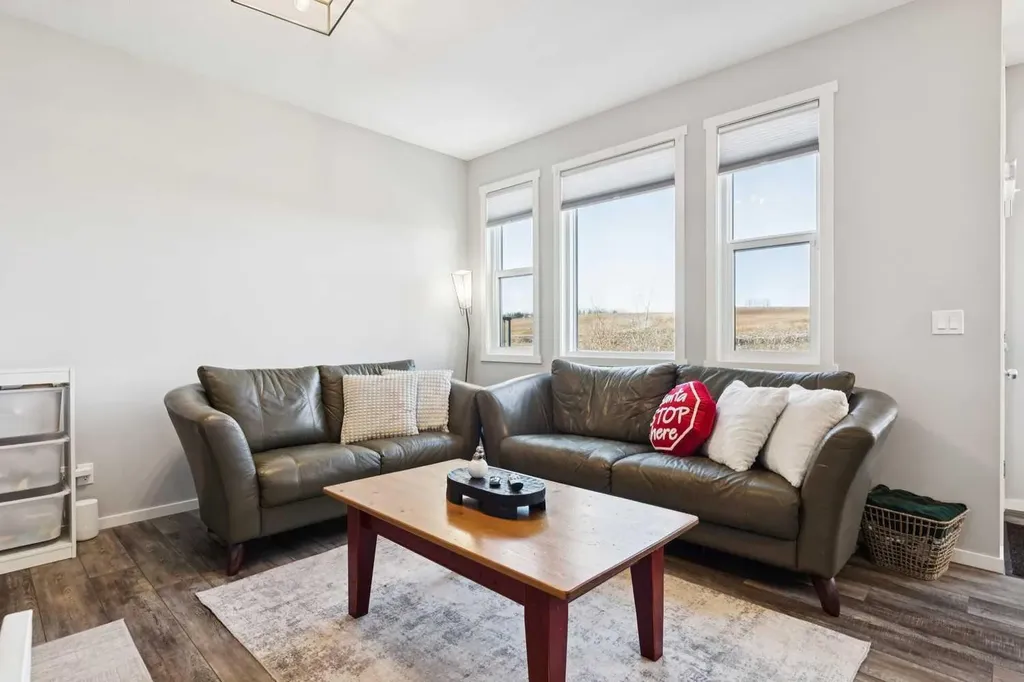 57 Crestridge Bay SW Calgary AB T3B 6H2